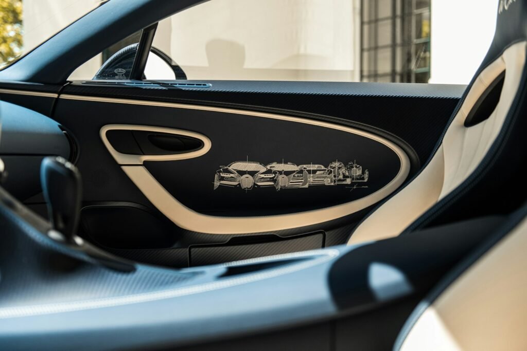Puerta interior Bugatti Chiron L’Ébé | VALLTRO